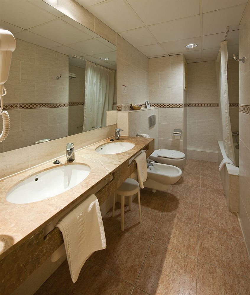 Hotel Abad Cisneros Барселона Экстерьер фото